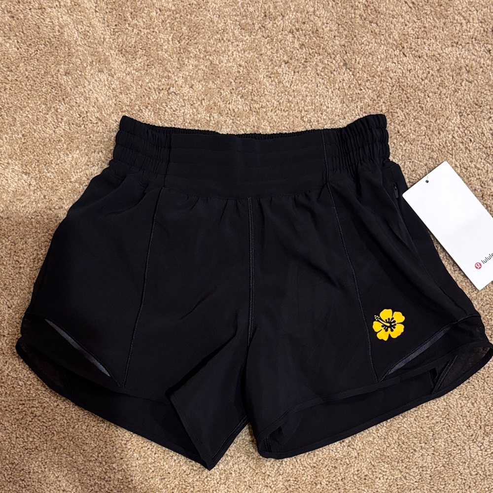 NWT New Lululemon Hawaii Exclusive Hibiscus Hotty Hot 4” Shorts Size 4